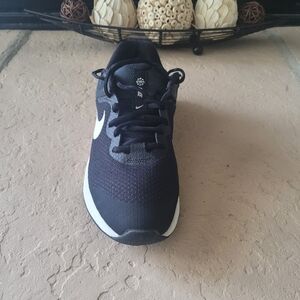 Size 6Y Nike Revolution 6 Black White Boy's (RightSneaker Only)